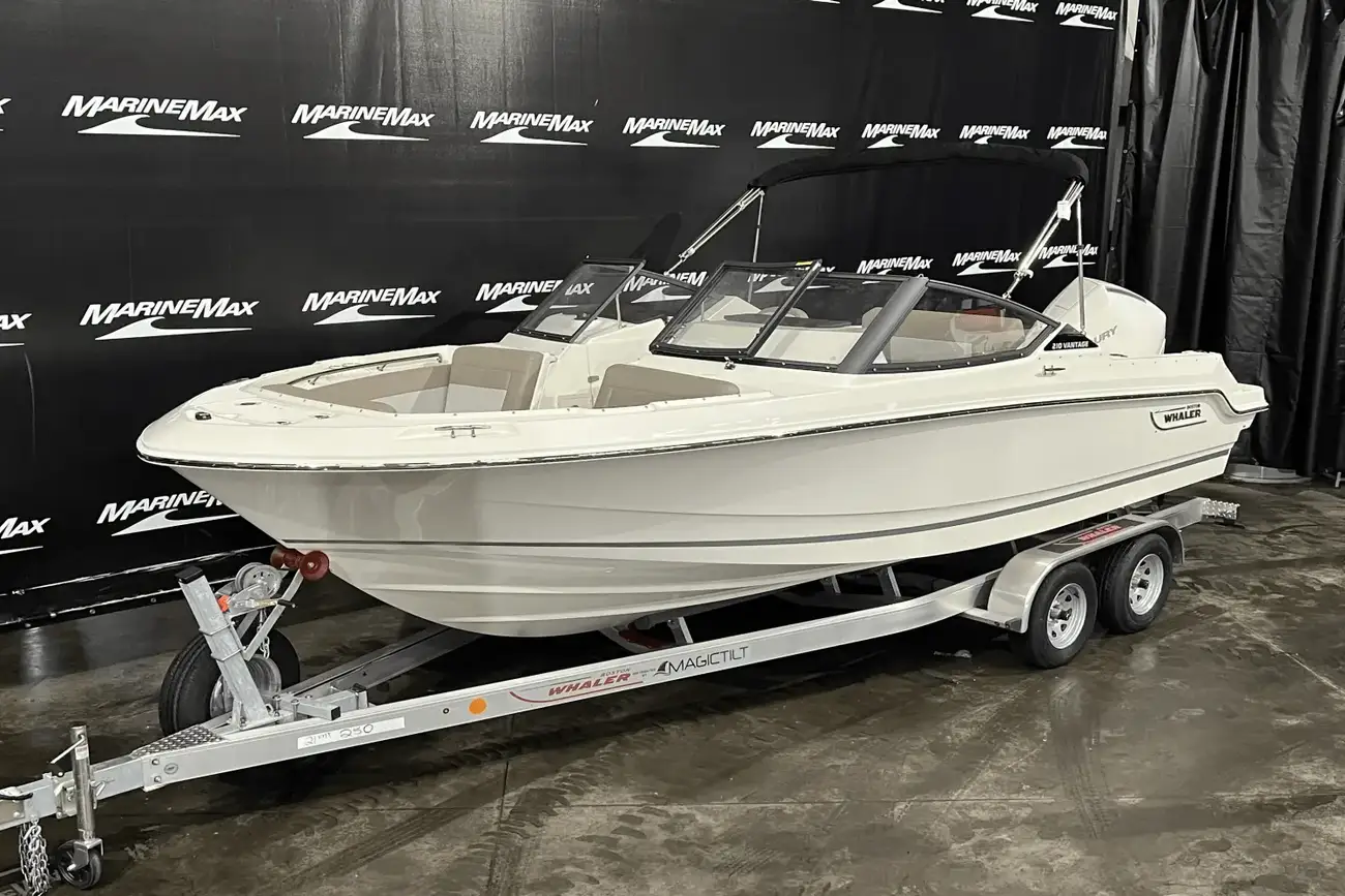 Boston Whaler 210 Vantage