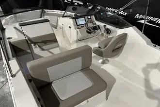 Thumbnail von Boston Whaler 210 Vantage