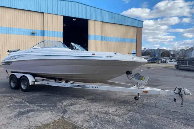 Sea Ray 210 Sundeck