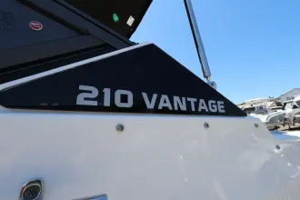 Thumbnail von Boston Whaler 210 Vantage