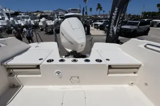 Thumbnail von Boston Whaler 210 Vantage