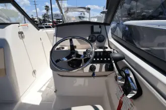 Thumbnail von Boston Whaler 210 Vantage
