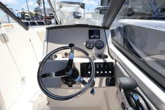Thumbnail von Boston Whaler 210 Vantage