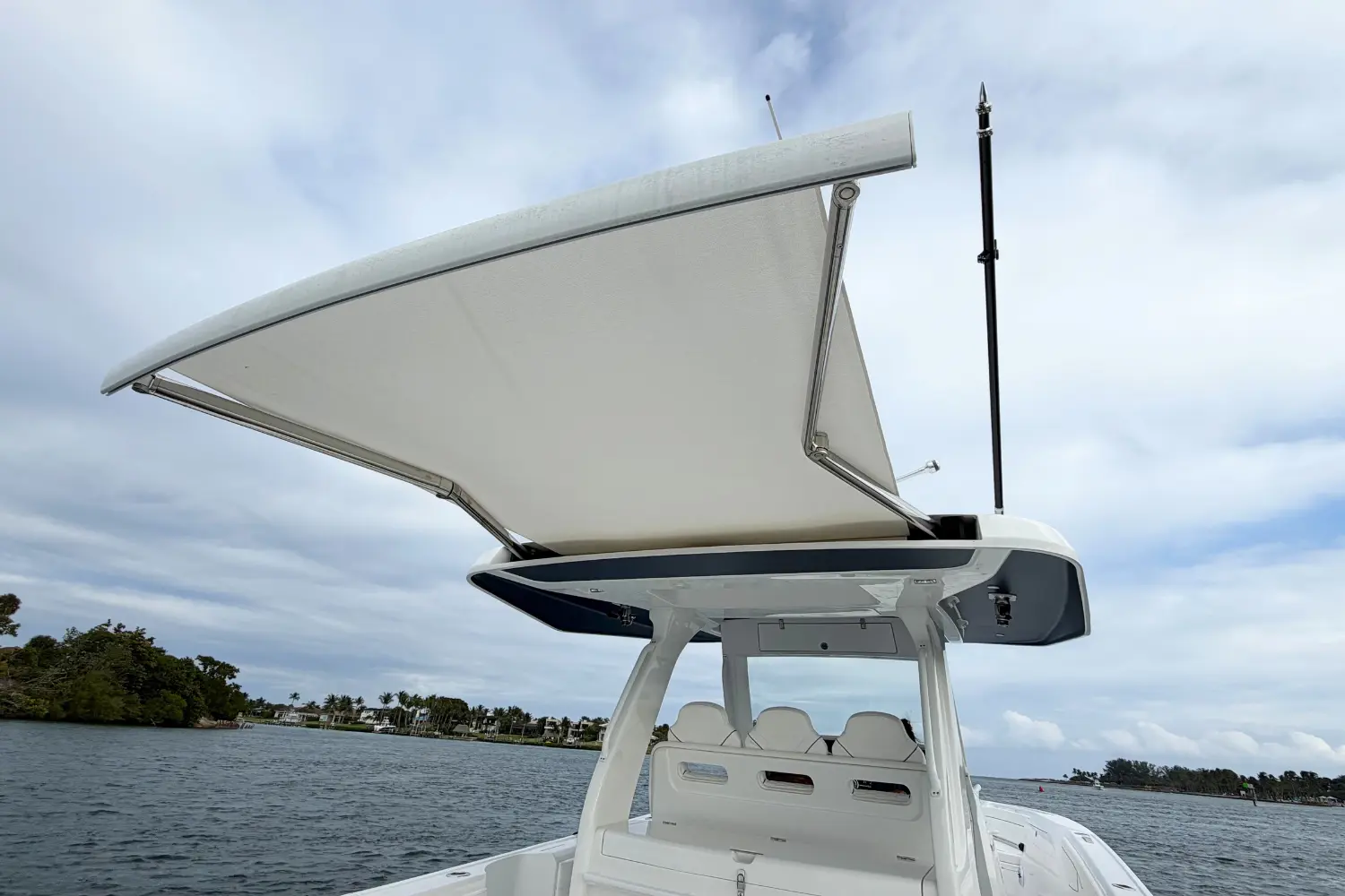 Thumbnail von Intrepid 41 Panacea