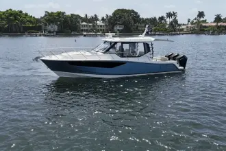 Thumbnail von Boston Whaler 405 Conquest