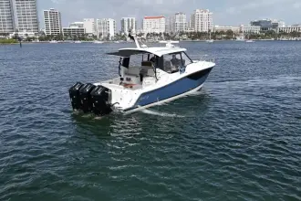 Thumbnail von Boston Whaler 405 Conquest