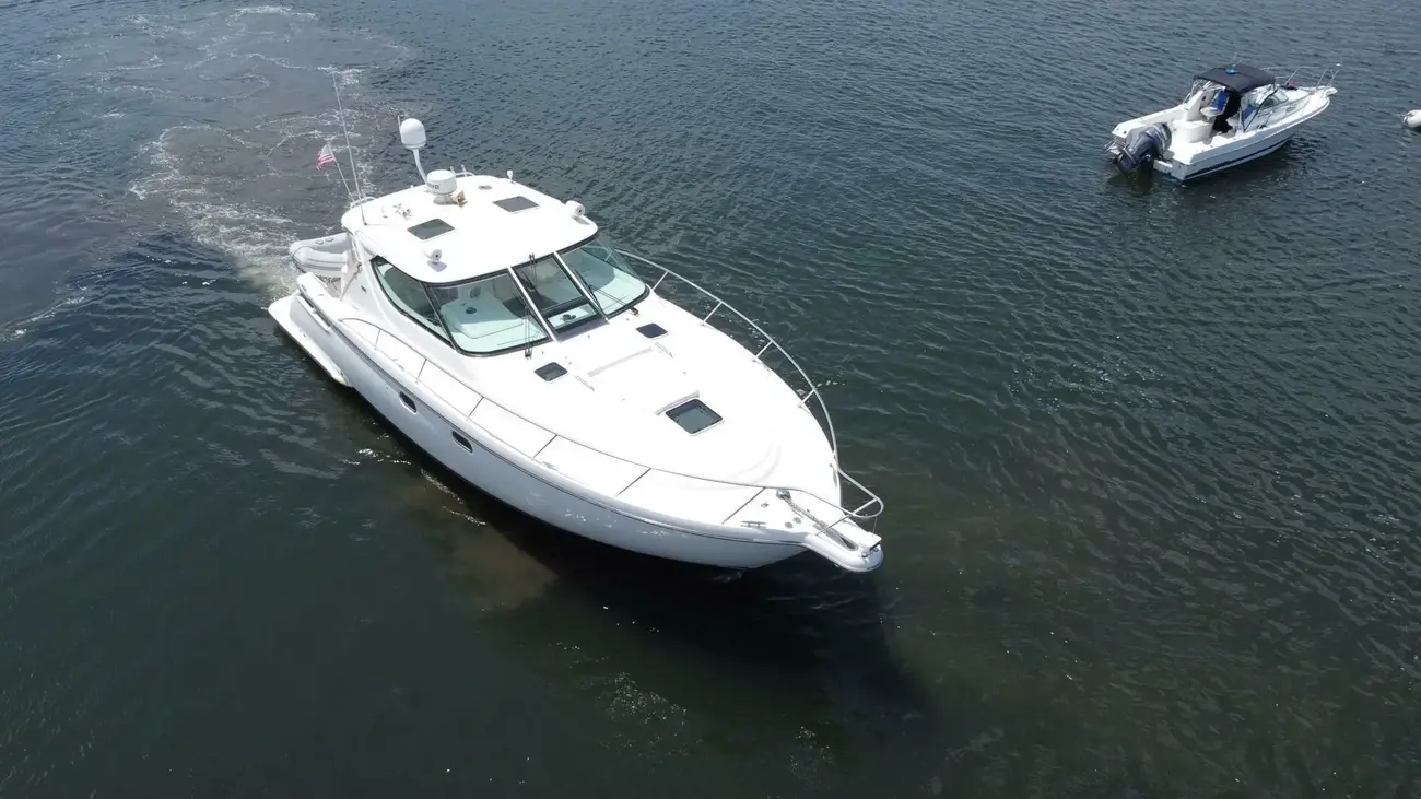 Thumbnail von Tiara Yachts 43 Sovran Keep'n it Reel