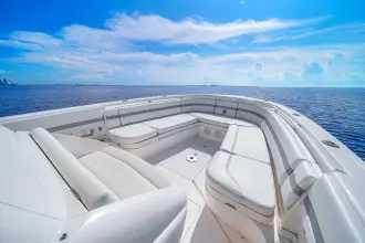 Thumbnail von Intrepid 327 CC Our Season