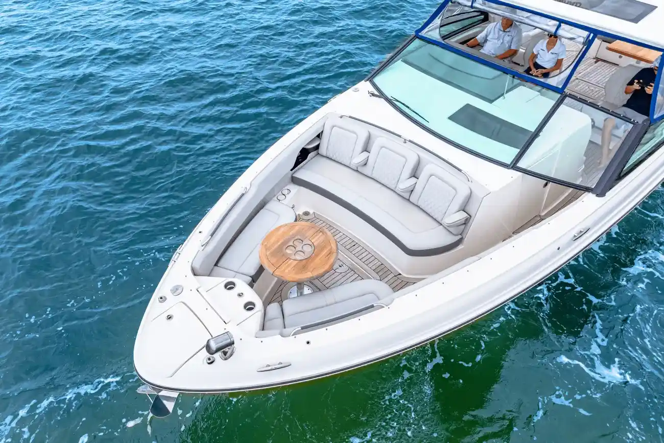 Thumbnail von Sea Ray SLX 400 buitenboord