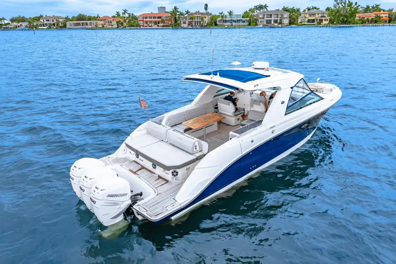 Thumbnail von Sea Ray SLX 400 buitenboord