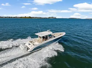 Thumbnail von Boston Whaler 380 Outrage