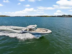 Thumbnail von Boston Whaler 380 Outrage