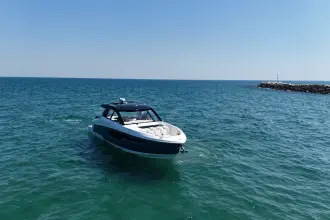 Thumbnail von Cruisers Yachts 50 GLS OB