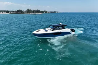 Thumbnail von Cruisers Yachts 50 GLS OB