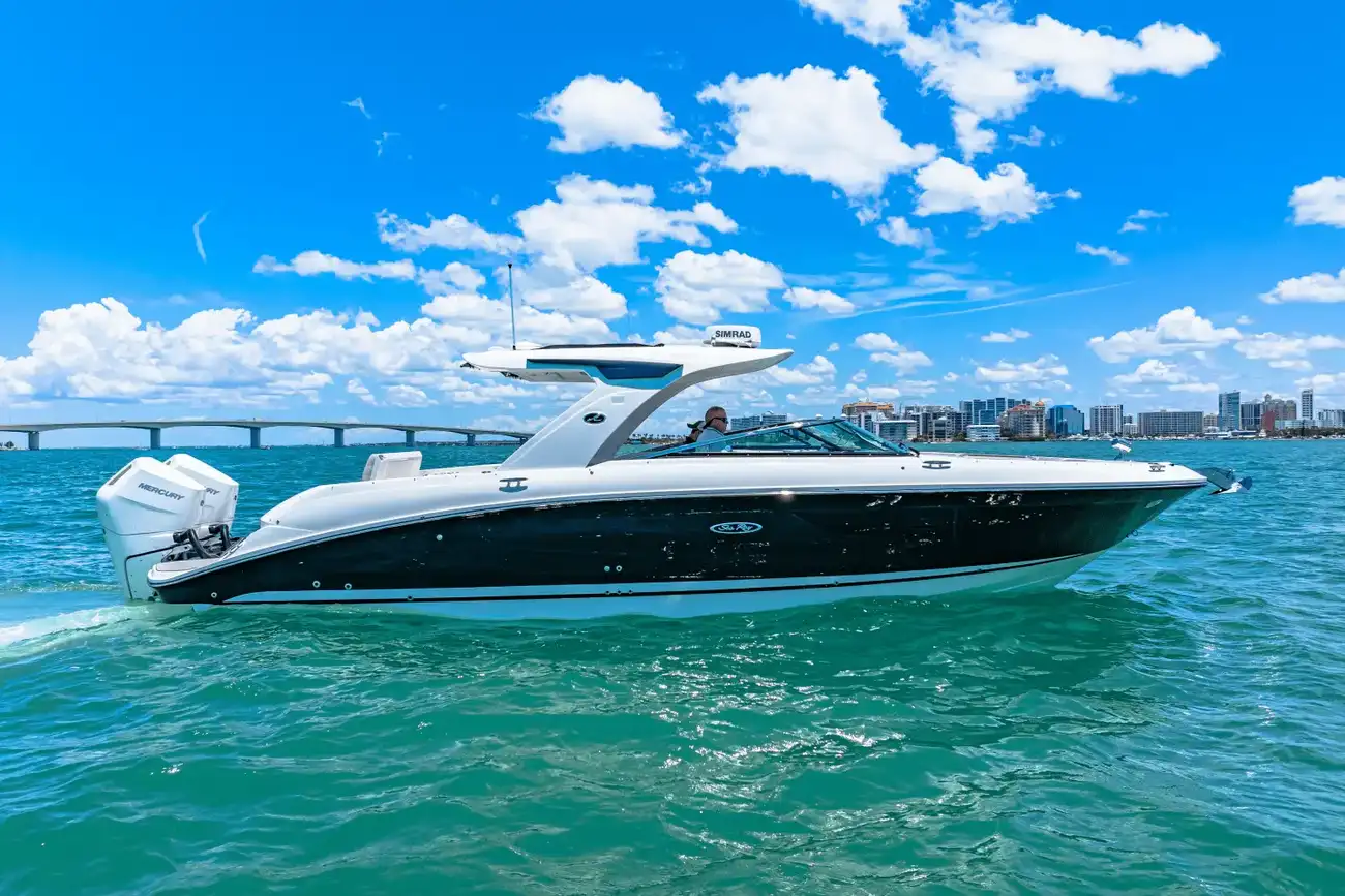 Sea Ray SLX 350 Außenborder