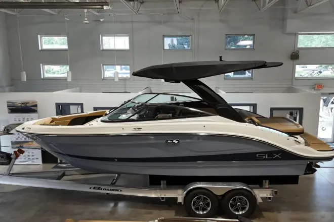 Sea Ray SLX 260 