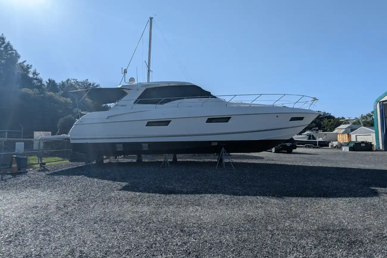 Thumbnail von Cruisers Yachts 48 Cantius