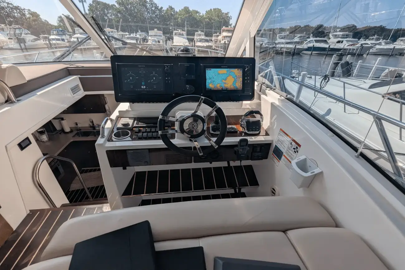 Thumbnail von Cruisers Yachts 48 Cantius