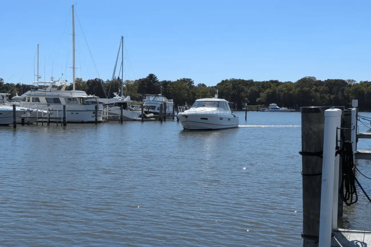 Thumbnail von Cruisers Yachts 48 Cantius