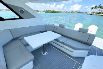 Thumbnail von Cruisers Yachts 42 GLS OB
