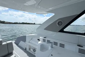 Thumbnail von Cruisers Yachts 42 GLS OB