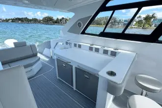 Thumbnail von Cruisers Yachts 42 GLS OB