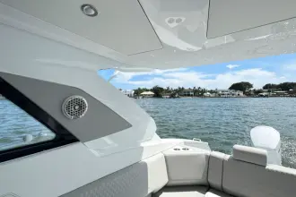 Thumbnail von Cruisers Yachts 42 GLS OB