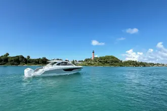 Thumbnail von Cruisers Yachts 42 GLS OB