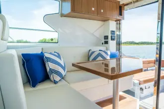 Thumbnail von Cruisers Yachts 42 Cantius