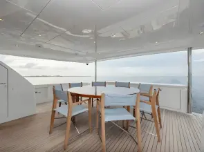 Thumbnail von Hatteras 	100 Motor Yacht  Living the Experience