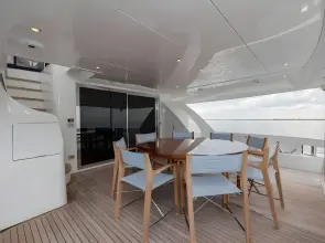Thumbnail von Hatteras 	100 Motor Yacht  Living the Experience