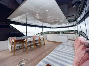 Thumbnail von Hatteras 	100 Motor Yacht  Living the Experience