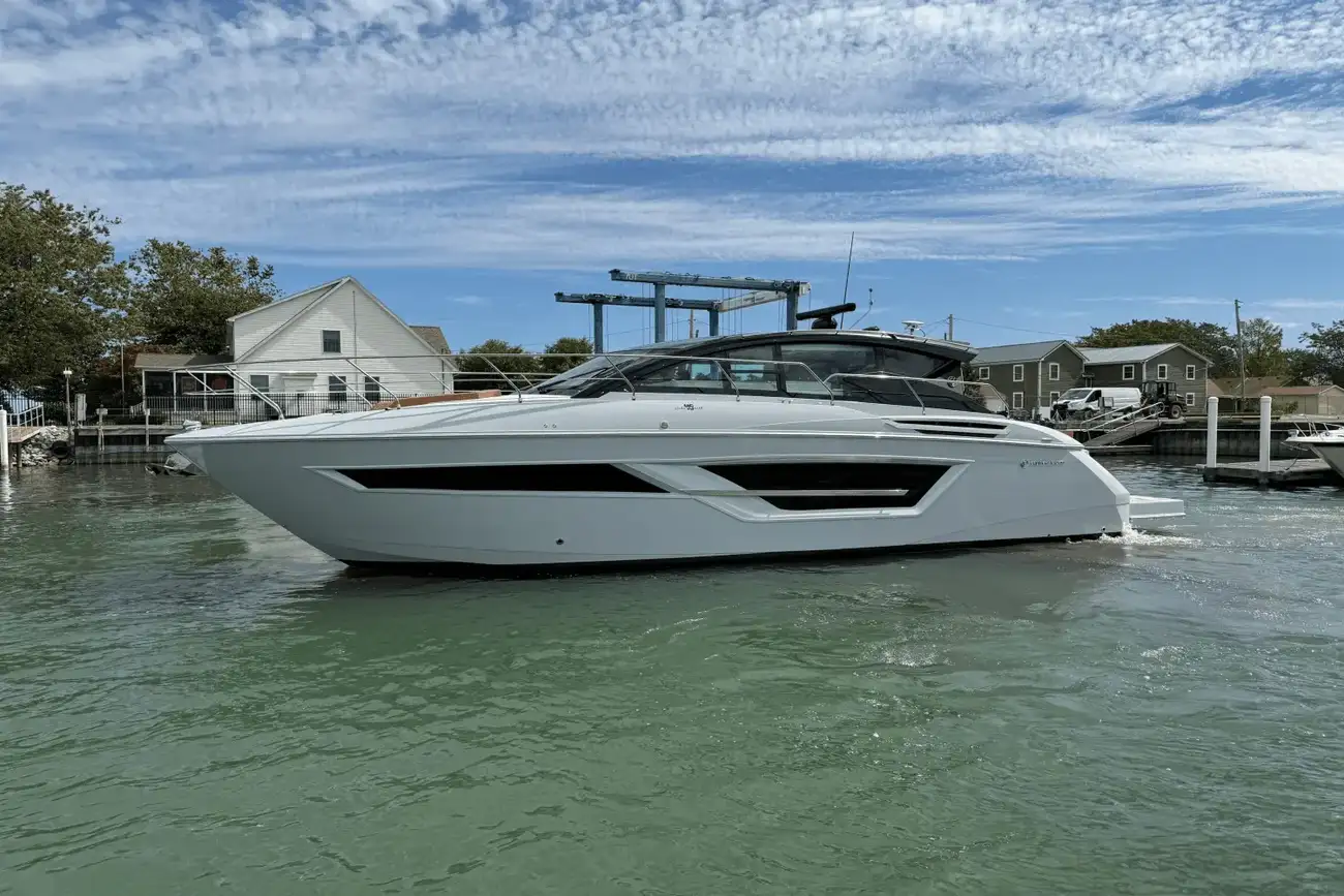 Cruisers Yachts 46 Cantius