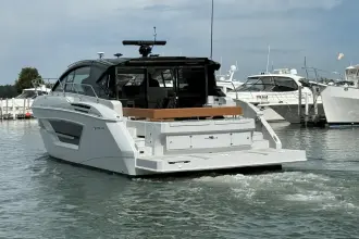Thumbnail von Cruisers Yachts 46 Cantius