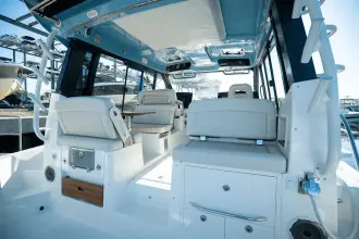Thumbnail von Boston Whaler 405 Conquest