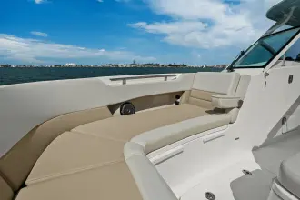 Thumbnail von Boston Whaler 320 Vantage