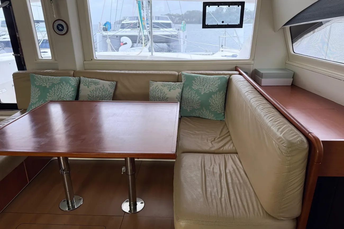 Thumbnail von Leopard 48 White Wings