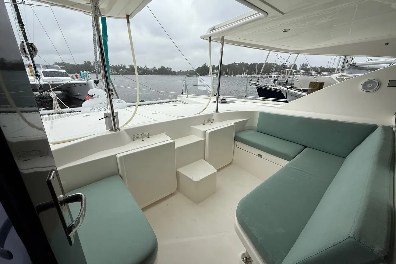 Thumbnail von Leopard 48 White Wings