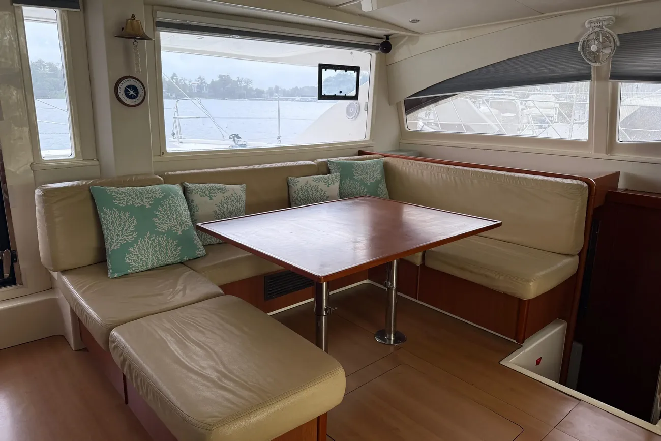 Thumbnail von Leopard 48 White Wings