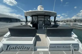 Thumbnail von Cruisers Yachts 390 Express Coupe