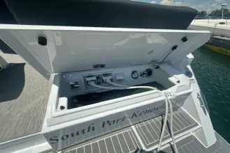 Thumbnail von Cruisers Yachts 390 Express Coupe