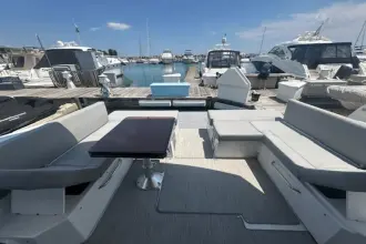 Thumbnail von Cruisers Yachts 390 Express Coupe