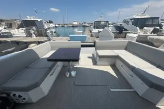 Thumbnail von Cruisers Yachts 390 Express Coupe