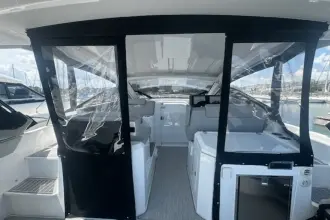 Thumbnail von Cruisers Yachts 390 Express Coupe