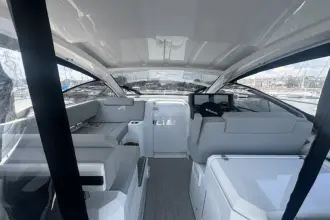 Thumbnail von Cruisers Yachts 390 Express Coupe
