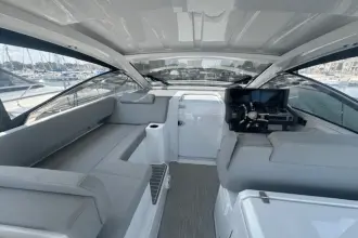 Thumbnail von Cruisers Yachts 390 Express Coupe