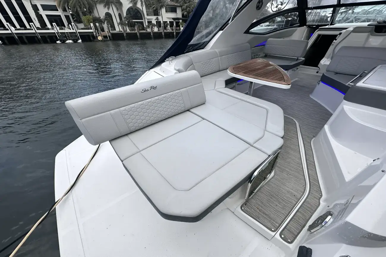 Thumbnail von Sea Ray 320 Sundancer