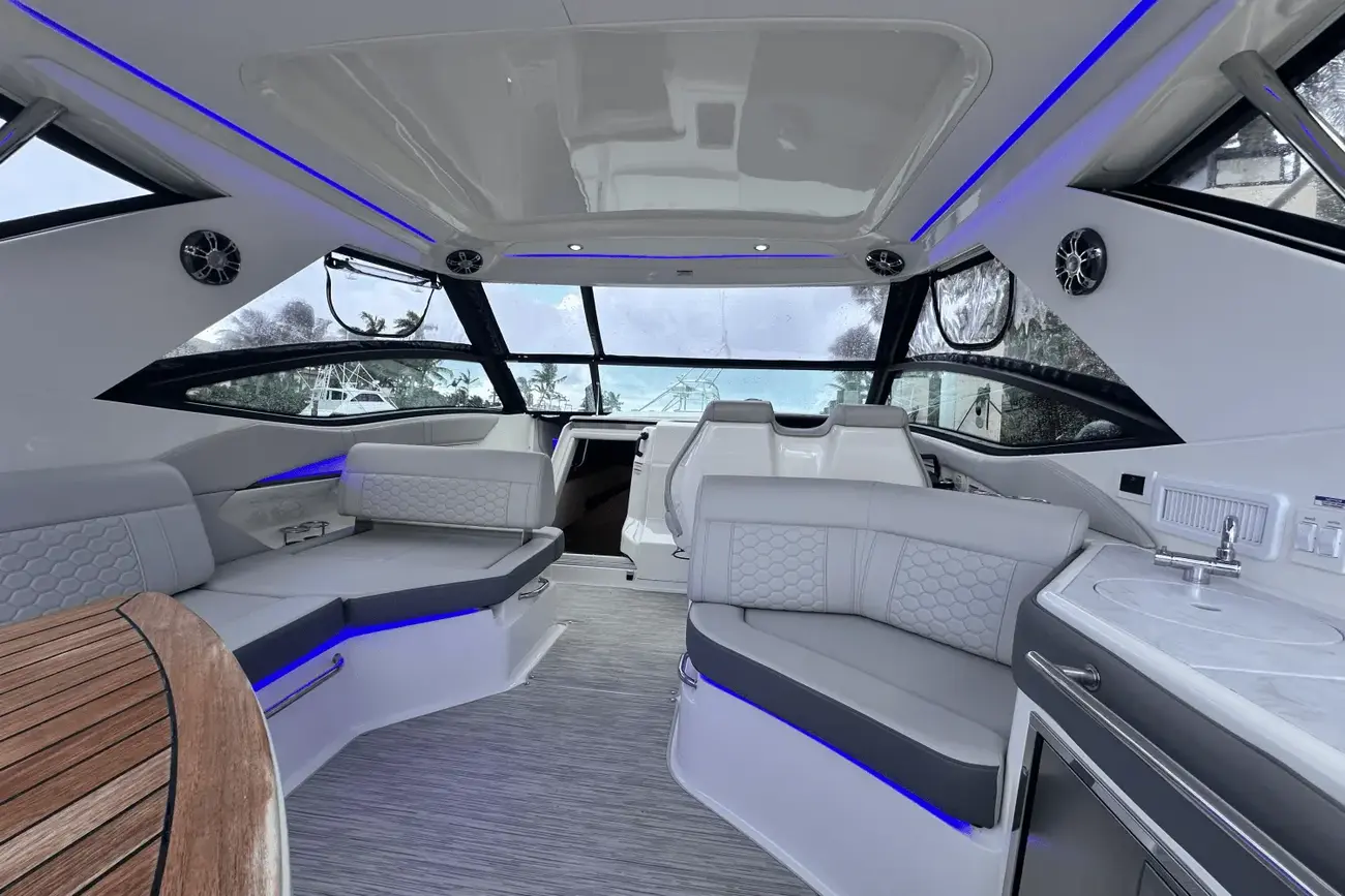 Thumbnail von Sea Ray 320 Sundancer