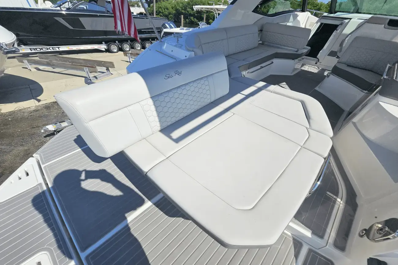 Thumbnail von Sea Ray 320 Sundancer