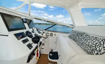 Thumbnail von Intrepid 430 Sport Yacht Lil' Sumpin II